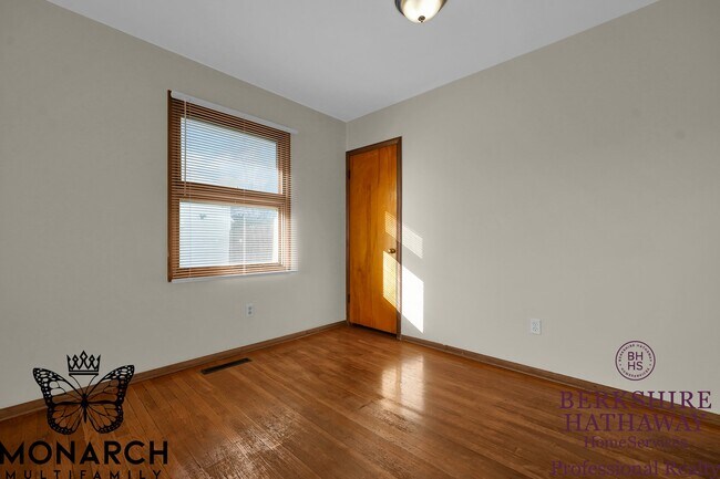 Building Photo - 995 Wiltshire Rd