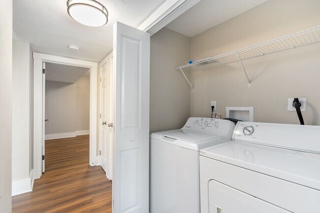 Foto del edificio - 1646 Potomac Avenue