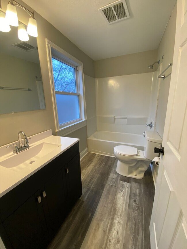 324 Village St Unit B, Hamilton, OH 45011 Room for Rent in Hamilton