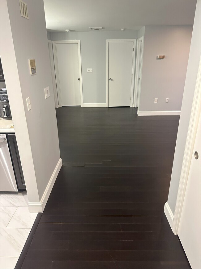 Foto del edificio - 2 Marc Dr