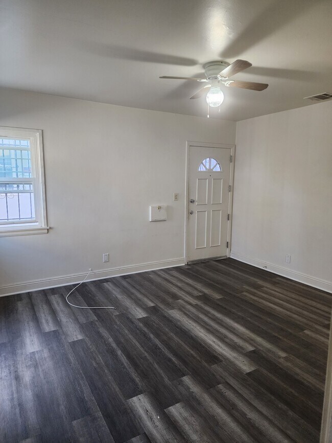 Sala de estar - 1315 W 102nd St