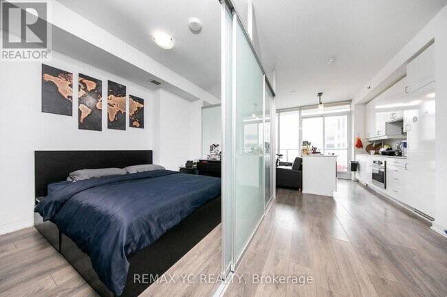 Photo du bâtiment - 426 University Ave