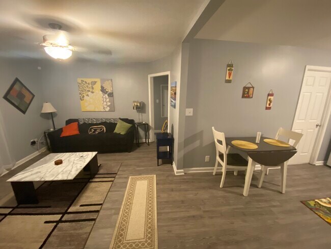 Foto del edificio - 3529 Caroline Ave