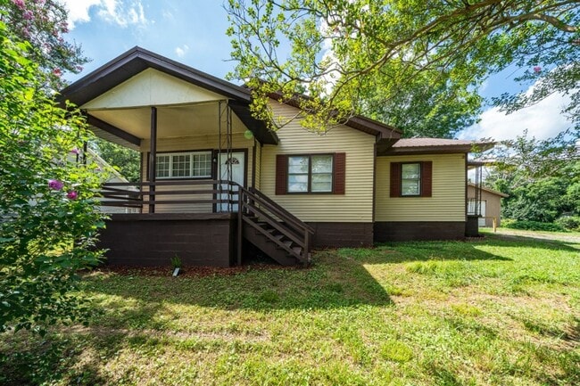 Foto del edificio - Now Available! Newly Renovated 4-Bedroom H...