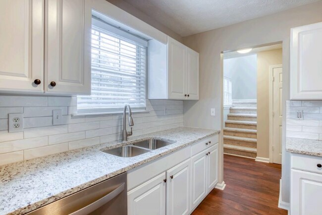 Building Photo - 3036 Regal Park Ct