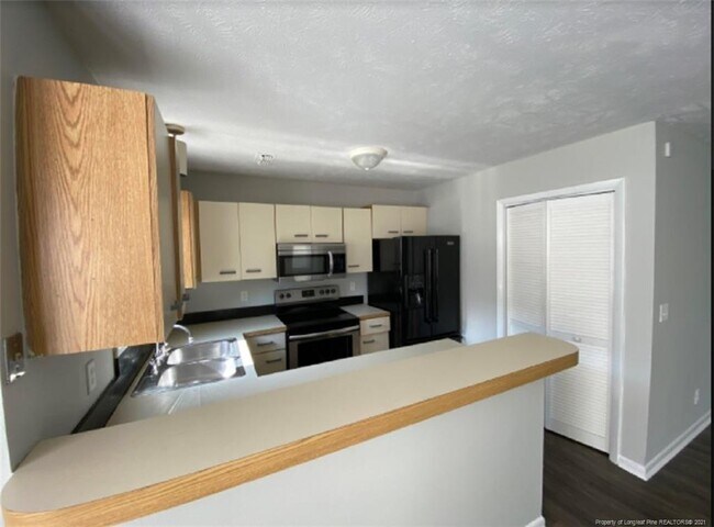 Foto del edificio - 6784 Willowbrook Dr