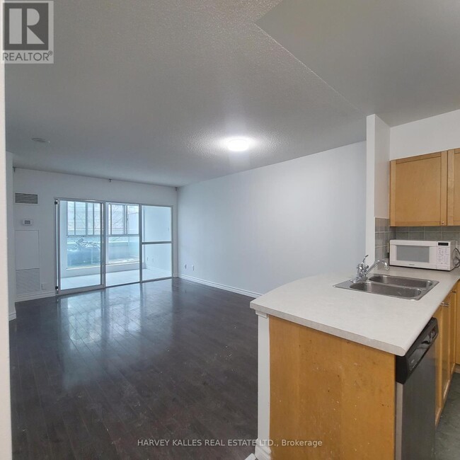 Building Photo - 600 Queens Quay W