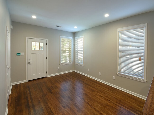 Photo - 1 Bedroom, 1 Bathroom Duplex Near Stone Wall and N Avalon House