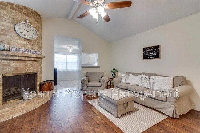 Foto del edificio - 4723 Lost Oak Dr