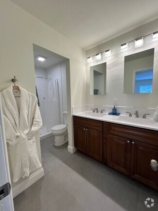 Building Photo - 131 Silver Spur Dr