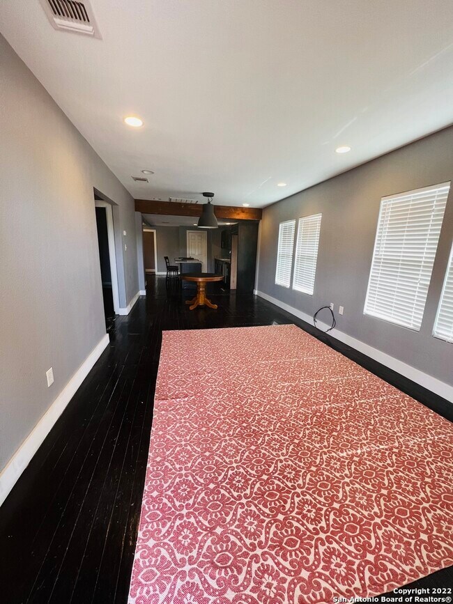 Foto del edificio - 210 Pruitt Ave