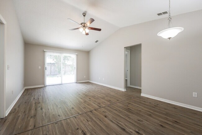 Foto del edificio - 222 Eagle Point Blvd