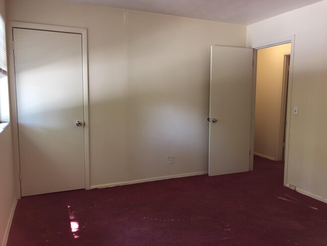 Building Photo - 4423 W Moncrief Village Dr