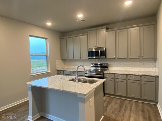 Building Photo - 100 Cornwell Way