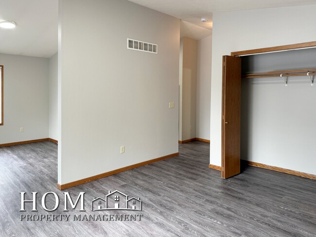 Foto del edificio - 320 E Lafayette St