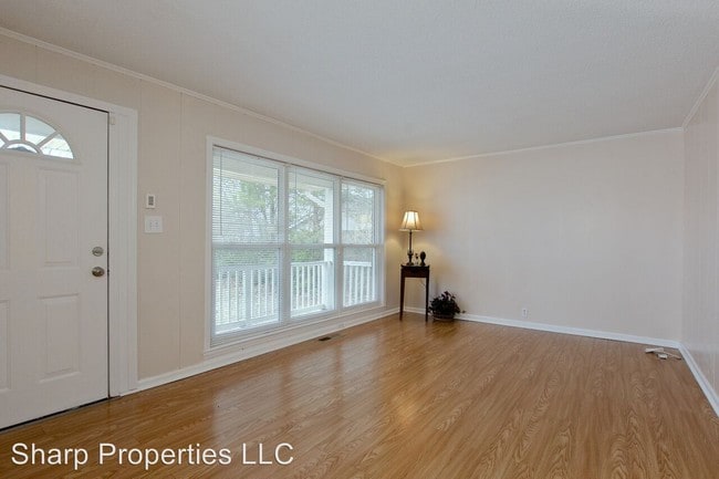 Building Photo - 3 br, 1.5 bath House - 5633 State Line Road