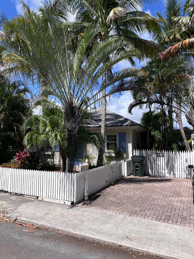 Foto del edificio - 525 N Lakeside Dr