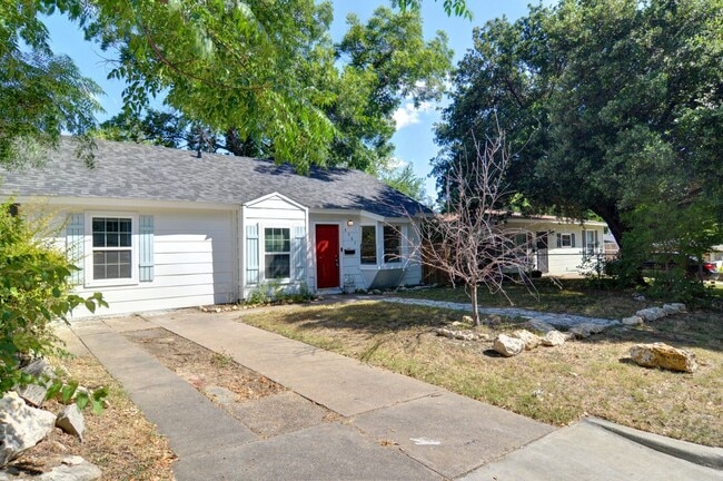 Building Photo - 3 bed 2 bath