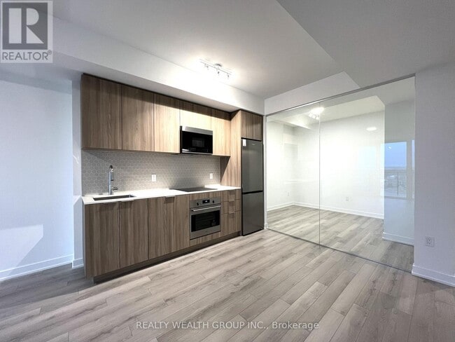 Building Photo - 15 Skyridge Dr