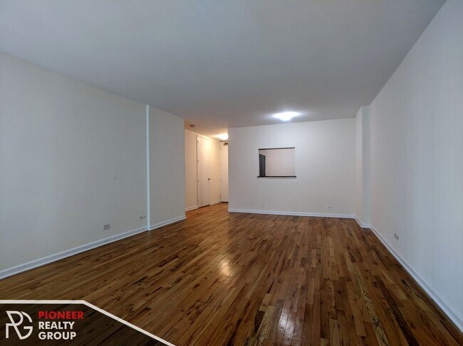 Foto del edificio - 4600 N Clarendon Ave