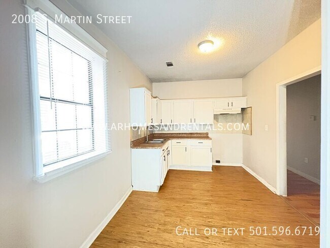 Building Photo - 2008 S Martin St