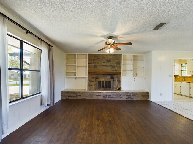Foto del edificio - Generous 3-Bed, 2-Bath Home in Fredericksb...
