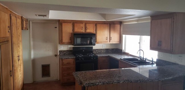 Building Photo - 19145 Tomahawk Rd