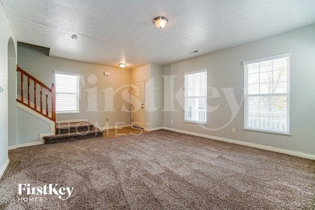 Foto del edificio - 5643 Holly River Ave
