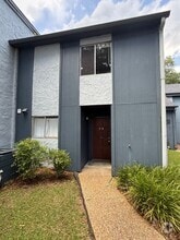 Building Photo - 2949 Shamrock St N