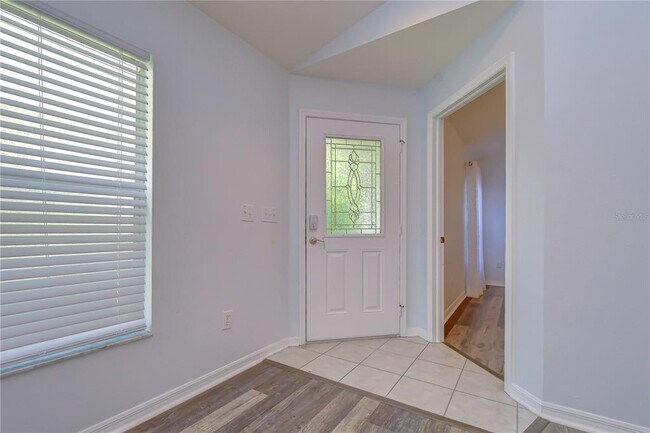 Foto del edificio - 6010 Skylarkcrest Dr