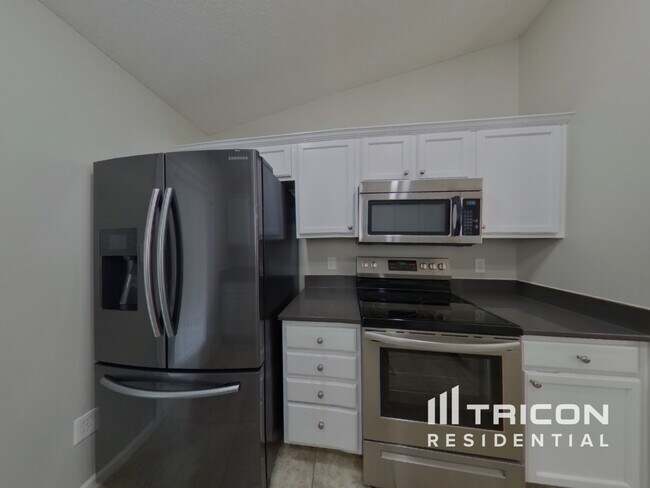 Foto del edificio - 3027 Salmon River Dr