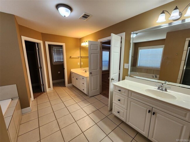 Building Photo - 9354 Wrens Way