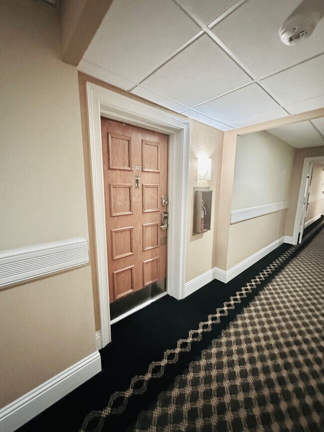 Foto del edificio - Stunning 1br/1ba Condo annual/furnished re...