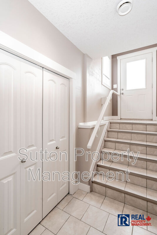 Building Photo - 7425 Westpointe Dr