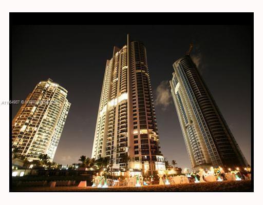 Building Photo - 18101 Collins Ave