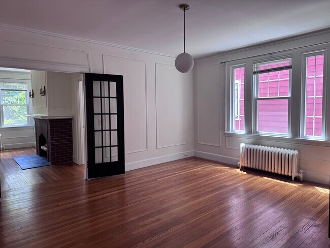 Building Photo - 142 Everit St