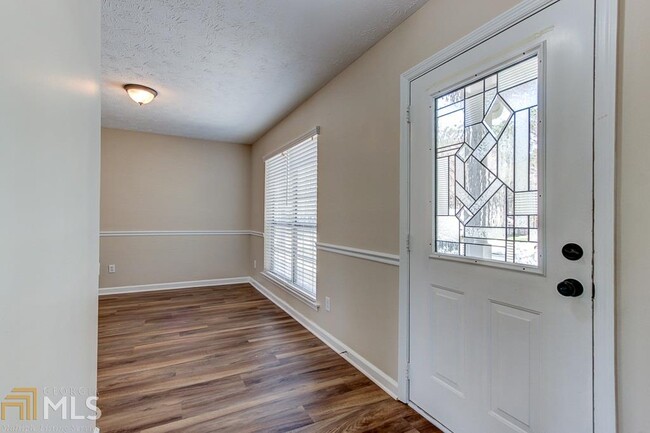 Building Photo - 523 Longwood Ln