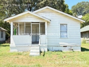 Building Photo - 115 S Palm St