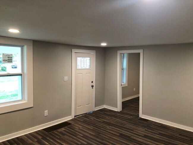 Building Photo - 506 - 731-733 Walnut Avenue