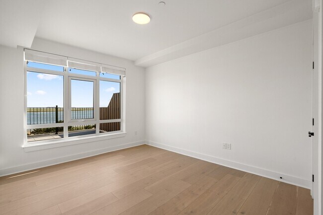 Building Photo - 917 Bennington St