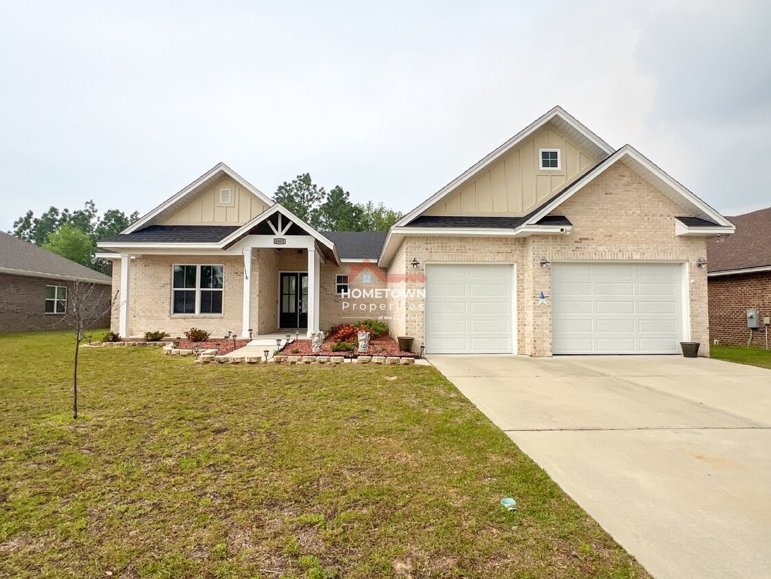 Foto principal - Charming Custom-Built Home with Bonus Room...