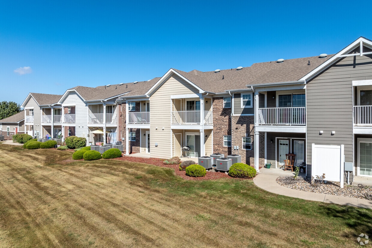 Building Photo - Whisper Ridge
