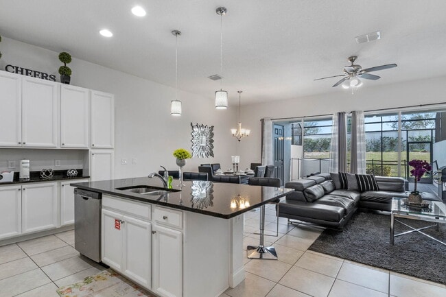 Building Photo - Welcome home to this gorgeous 4 bed 4 bath pool home!