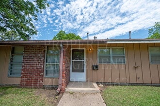 Building Photo - 701 Beech St