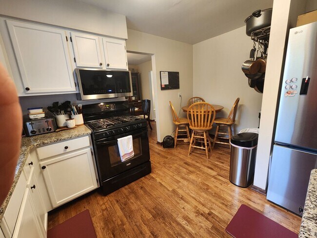 Foto del edificio - 321 Mayberry Ln