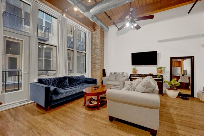 Building Photo - 1500 W Monroe St