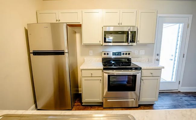 Building Photo - HALF OFF FIRST MONTH RENT ! ! !