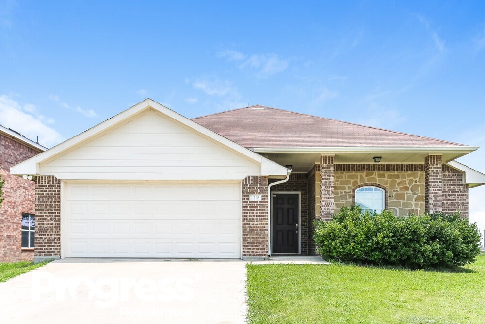 1209 Vicksburg Dr, Ennis, TX 75119 House Rental in Ennis, TX