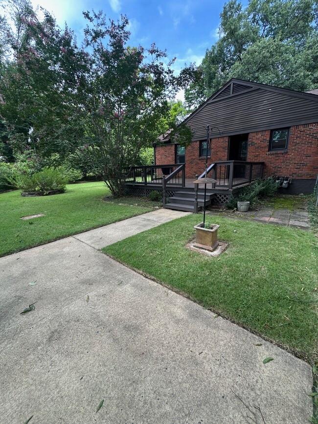 Building Photo - 3922 Brennan Dr