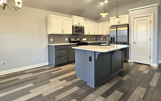 Building Photo - Discover Your Dream Home in the Norman Nor...